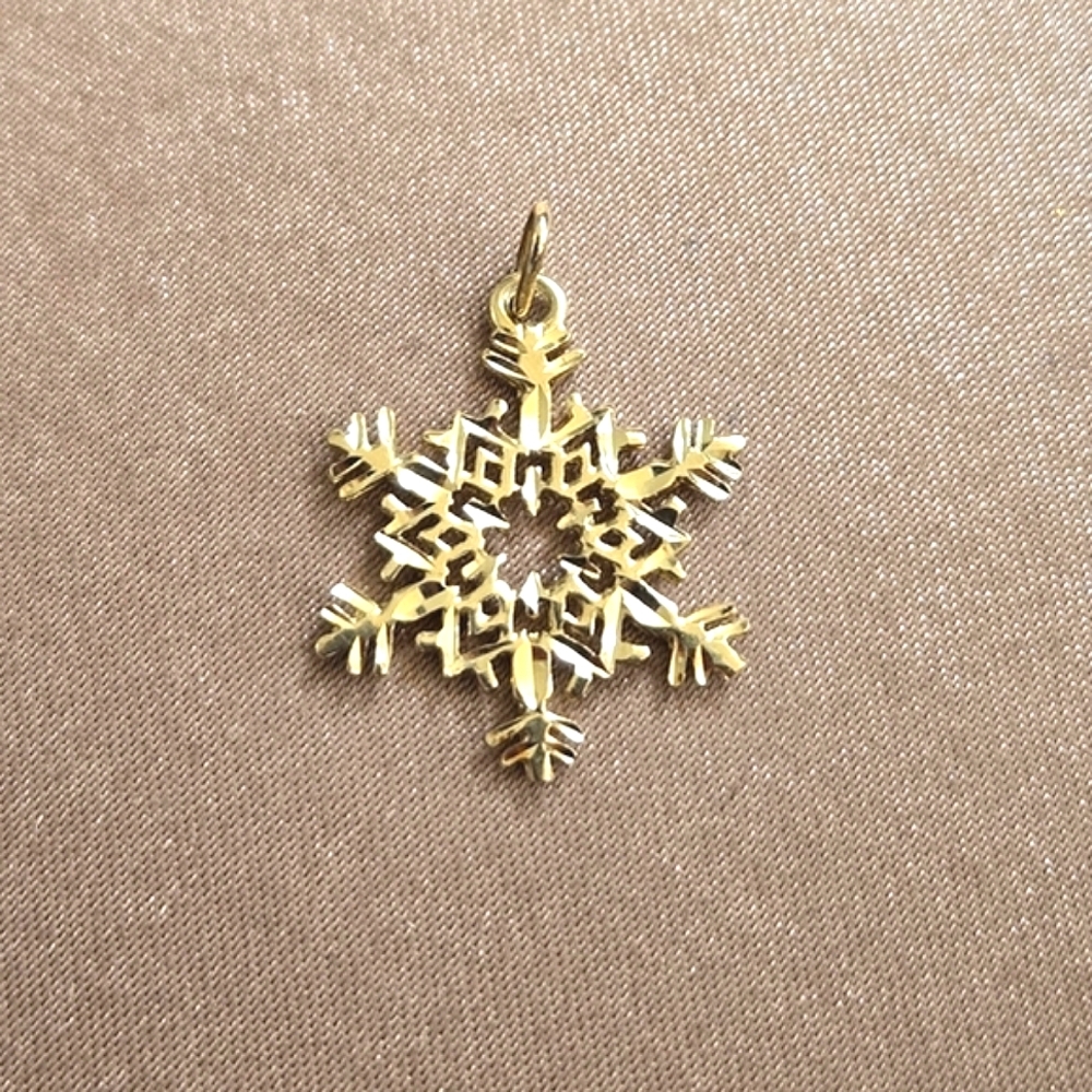 14k Gold Snowflake Pendant Charm